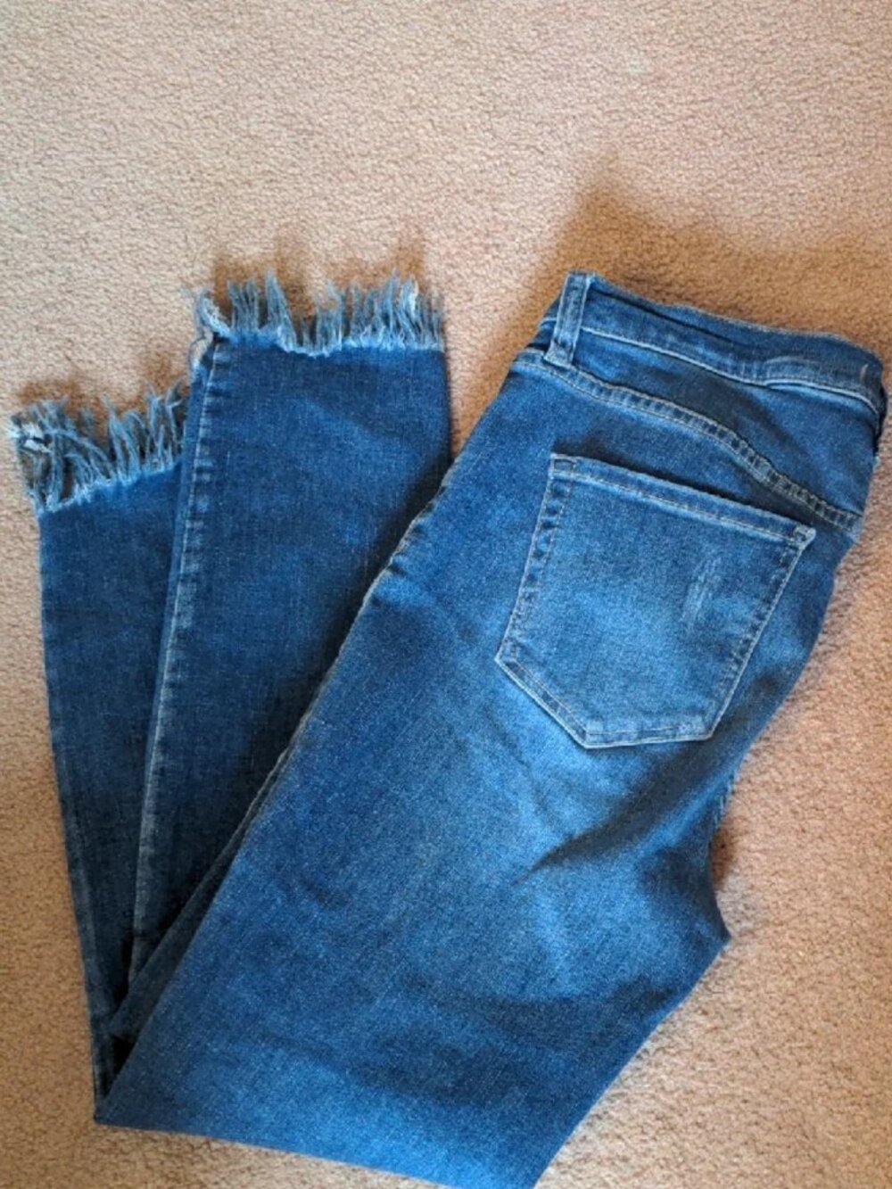 Free People Distressed Frayed Cropped Ankle Jeans Size 29 Soft Denim - Picture 7 of 7